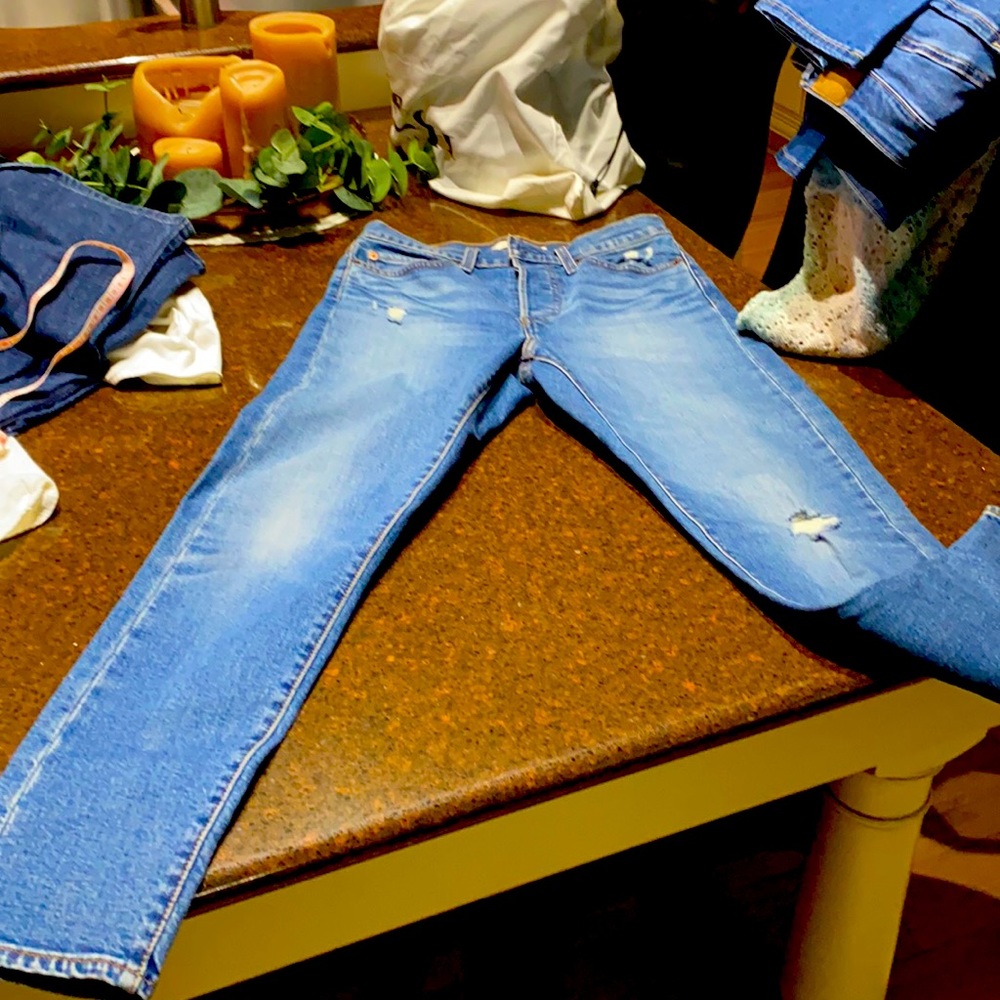 LEVIS WEDGE SKINNY, NWOT, 28